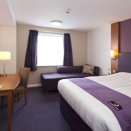 Premier Inn Southampton Airport North Stoneham Exterior photo