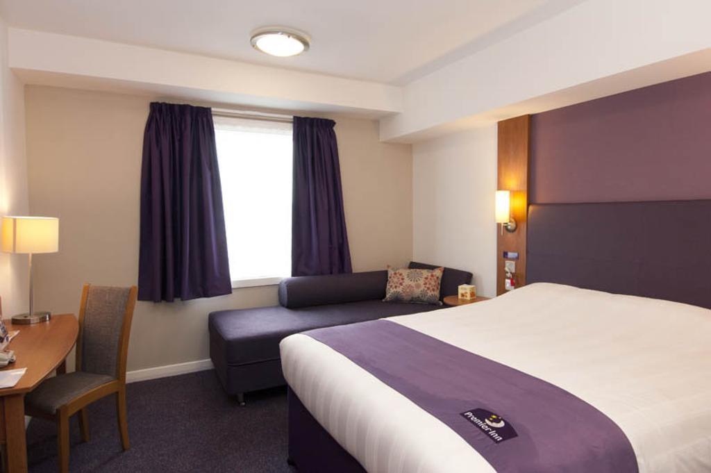 Premier Inn Southampton Airport North Stoneham Room photo