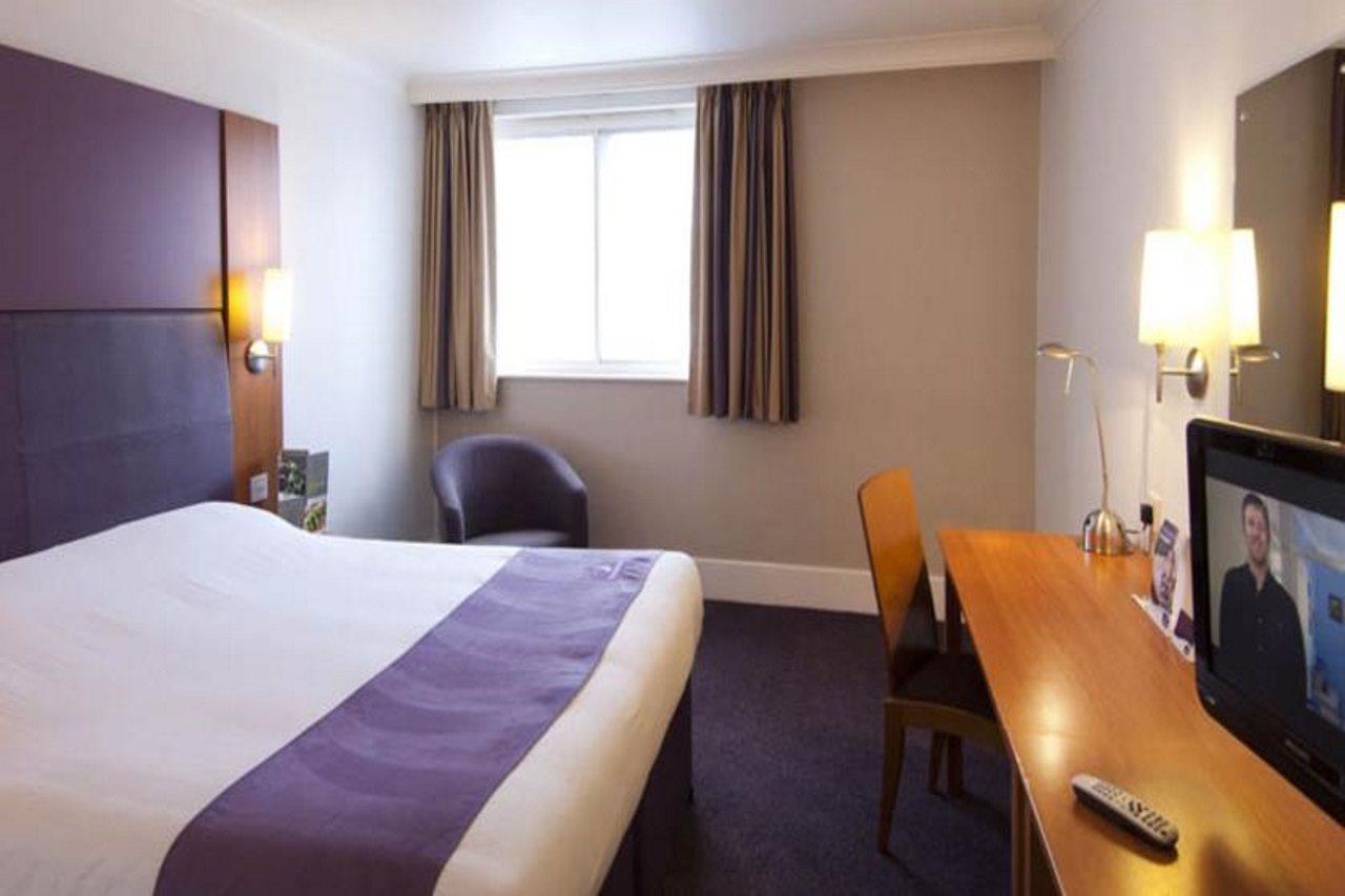 Premier Inn Southampton Airport North Stoneham Exterior photo